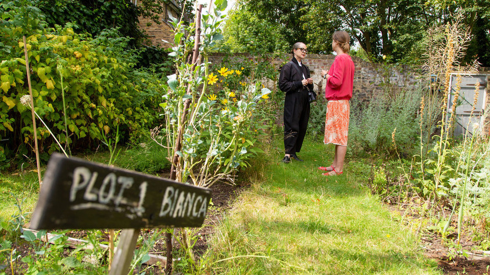 Goldsmiths Warden Frances Corner in the Anthropology garden