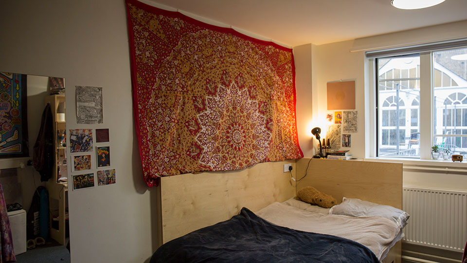 A bedroom with wall hanging in Surrey House